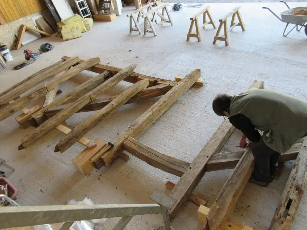 Charpente vieux bois près de Bray-sur-Seine